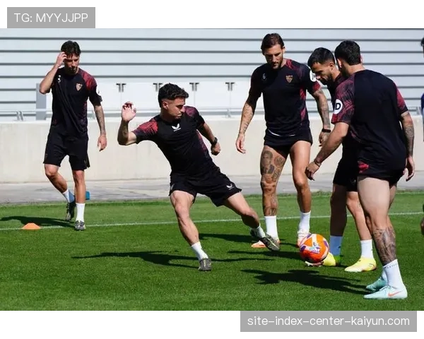 塞维利亚补时阶段连入两球锁定胜局 展现顽强比赛韧性